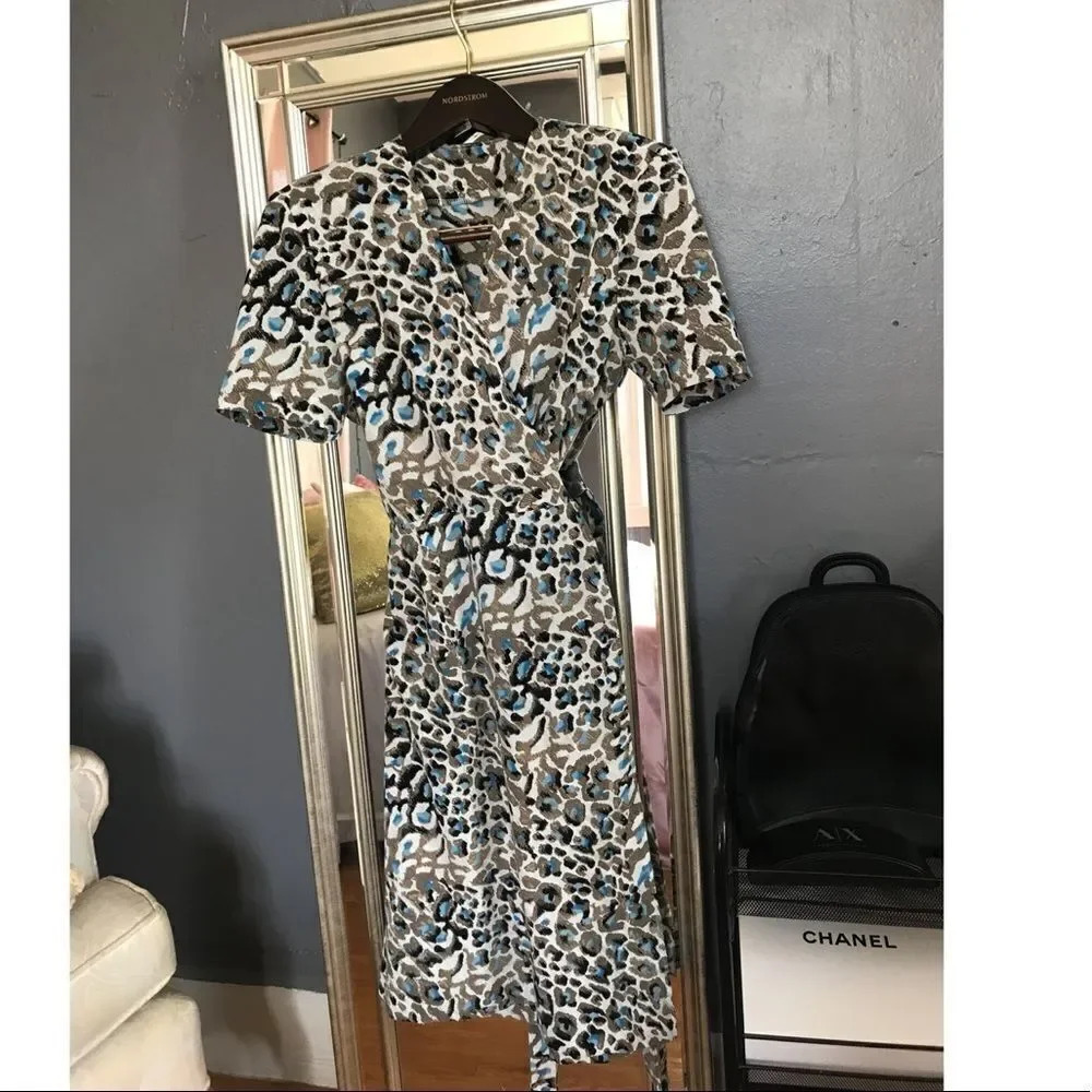 Leopard
grey/blue print midi dress